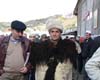 Участники конференции слева на право Абдулсаламов А. научный сотрудник ЯЛИ ДНЦ и к.ф.м.н. Гусейнов М.  примеряют национальную одежду тиндинцев.