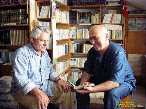 Джафар Барлас - турецкий писатель, аварец, потомок чиркейцев, большой патриот Дагестана. У него вышло в свет 26 книг, все без исключения о Дагестане, Шамиле, о мухаджирах XIX века.,  Джафар Барлас - турецкий писатель, аварец, потомок чиркейцев, большой патриот Дагестана. У него вышло в свет 26 книг, все без исключения о Дагестане, Шамиле, о мухаджирах XIX века.