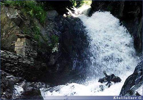 A waterfall at a mineral source in Inhokvari 2003.,  A waterfall at a mineral source in Inhokvari 2003.