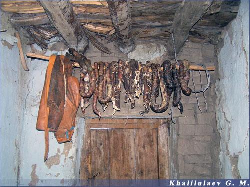 Сушка колбасы в горах,  туда добавляют тмин горный, очень вкусно,  Сушка колбасы в горах,  туда добавляют тмин горный, очень вкусно