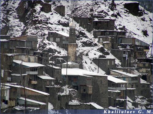 Селение Тинди зимой , старая часть села с минаретом 2006-01-02