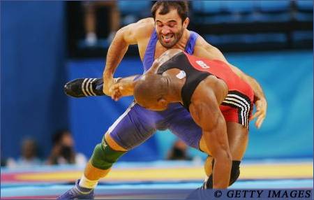 Йоэль Ромеро (Yoel Romero) Куба и Сажид Сажидов (Sazhid Sazhidov) Дагестан весовая категория до 84 кг. Поединок за бронзовую медаль на Олимпиаде 2004 года в Афинах,  Йоэль Ромеро (Yoel Romero) Куба и Сажид Сажидов (Sazhid Sazhidov) Дагестан весовая категория до 84 кг. Поединок за бронзовую медаль на Олимпиаде 2004 года в Афинах