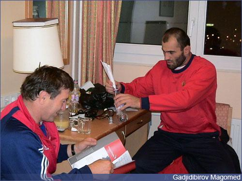 Чемпионат мира по вольной борьбе 2005 года в Будапеште (Венгрия). Сажид Сажидов и тренер Маирбек Юсупов,  Чемпионат мира по вольной борьбе 2005 года в Будапеште (Венгрия). Сажид Сажидов и тренер Маирбек Юсупов