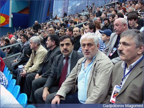 Активные болельщики нашей спортивной команды слева на право второй Гаджидибиров Магомед,  Активные болельщики нашей спортивной команды слева на право второй Гаджидибиров Магомед