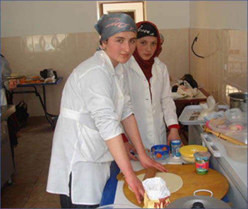 IV Районный конкурс туристических песен, газет и поваров. Идет подготовка к конкурсу поваров.,  IV Районный конкурс туристических песен, газет и поваров. Идет подготовка к конкурсу поваров.