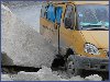 Опытный водитель знает, с первимы лучами солнца разогретая земля на склонах иногда заканчивается обвалом.